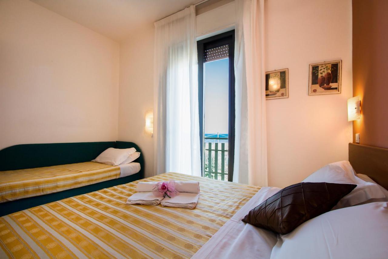 Hotel Villa Sole Resort ベラーリア・イジェア・マリーナ エクステリア 写真